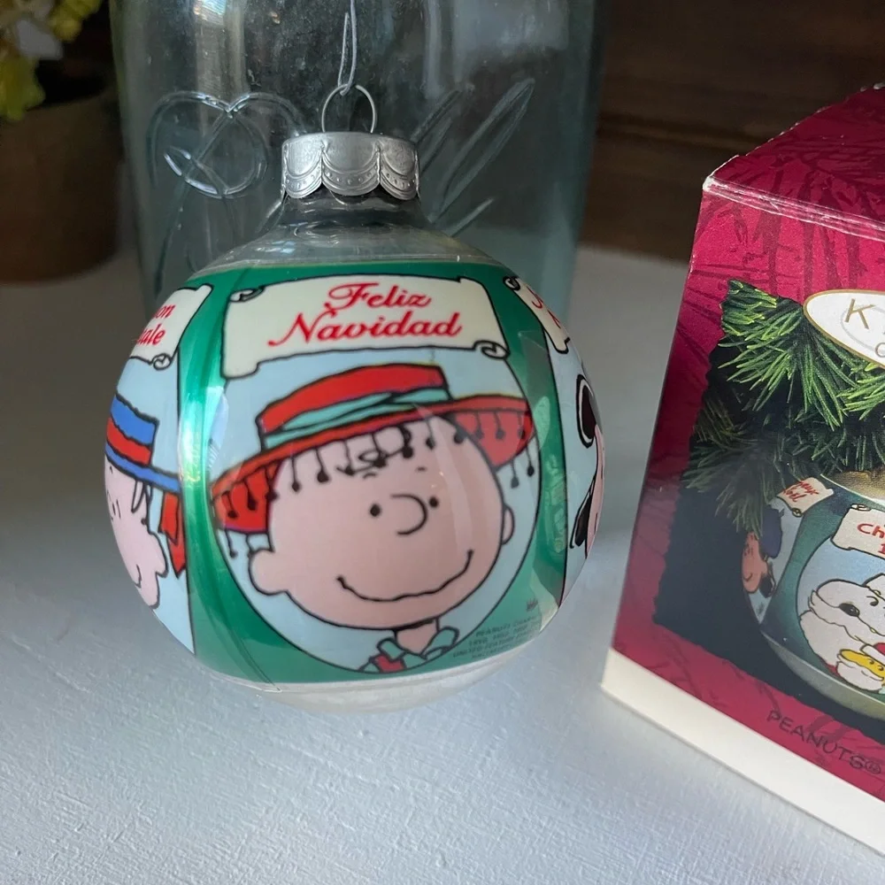Vintage Hallmark Peanuts glass ornament 1993